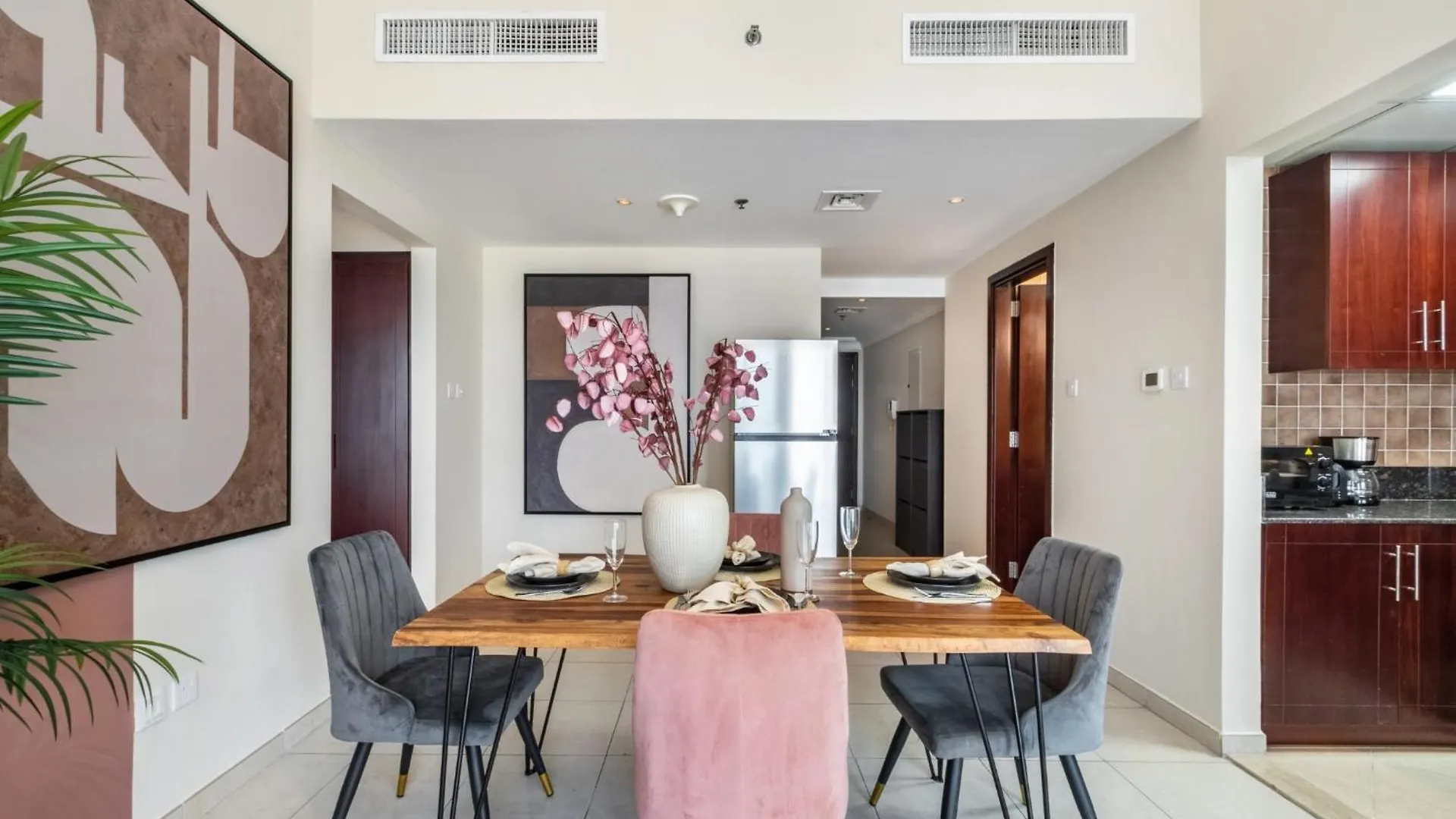The Smart Concierge - Lakeshore Jlt Dubai Apartment